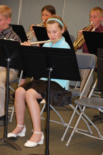 Emma in band